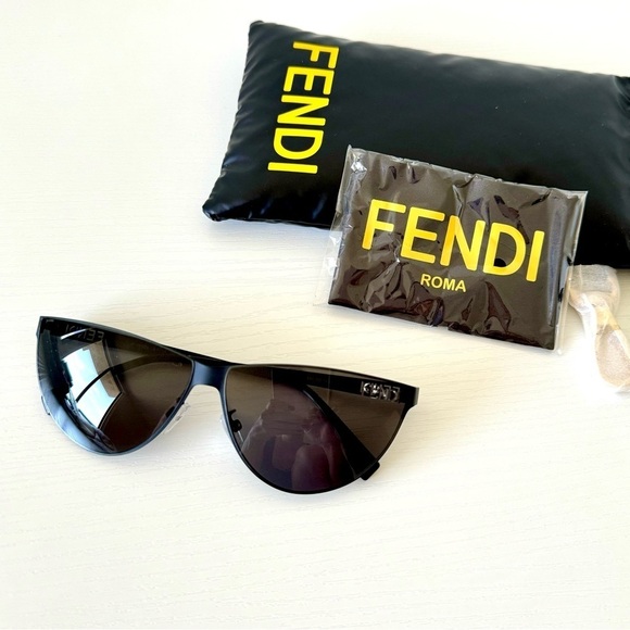NEW! Fendi Sunglasses, FE40138U 02A, Authentic, Black - Picture 1 of 11